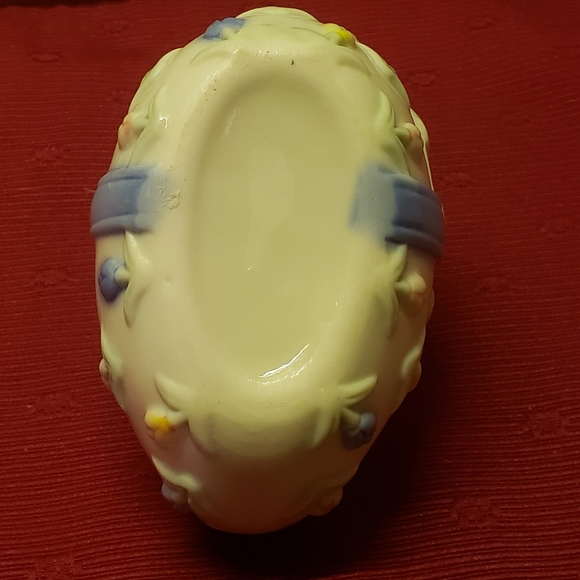 Vtg Porcelain Easter Egg Trinket Box Flowers & Bow - Picture 10 of 10